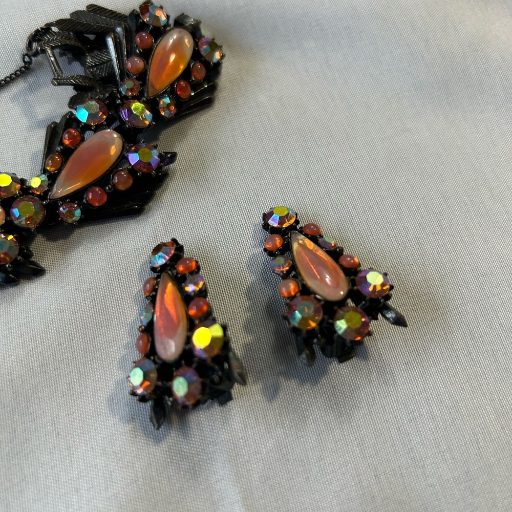Vintage 60’s Black and Orange Statement Bracelet - Picture 4 of 5